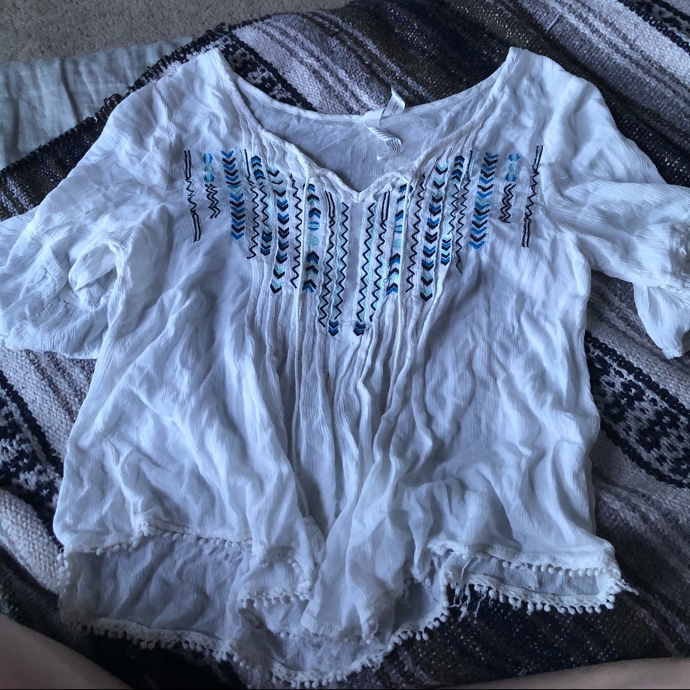 White thin blouse - Picture 4 of 5